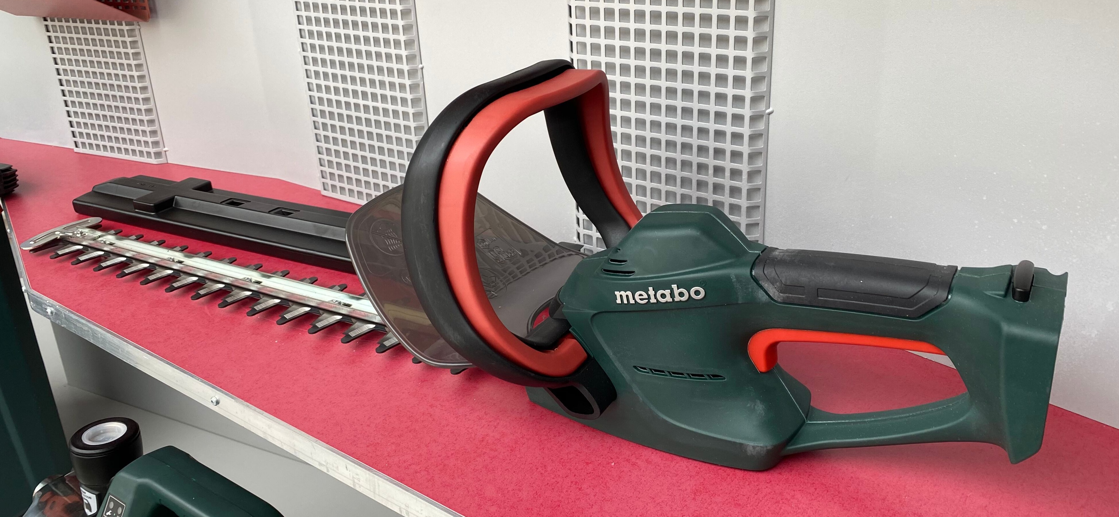 Metabo Akku-Heckenschere AHS 18-55 V - Ausstellungsartikel